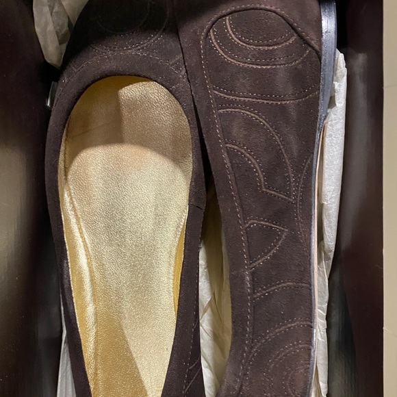 Coach Women’s suede flats - Picture 2 of 6